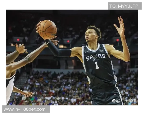 文班表现抢眼砍下22分9板媒体人担忧唐斯能否应对压力