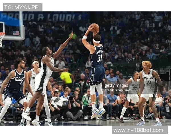 勇士交易中试图向独行侠榨取利益克莱对此表示不满